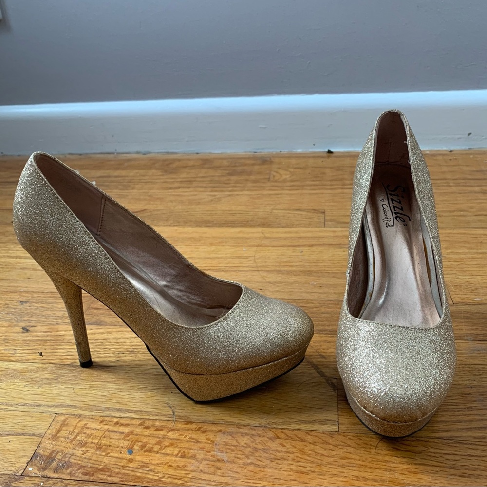 Gorgeous gold glitter pumps ✨